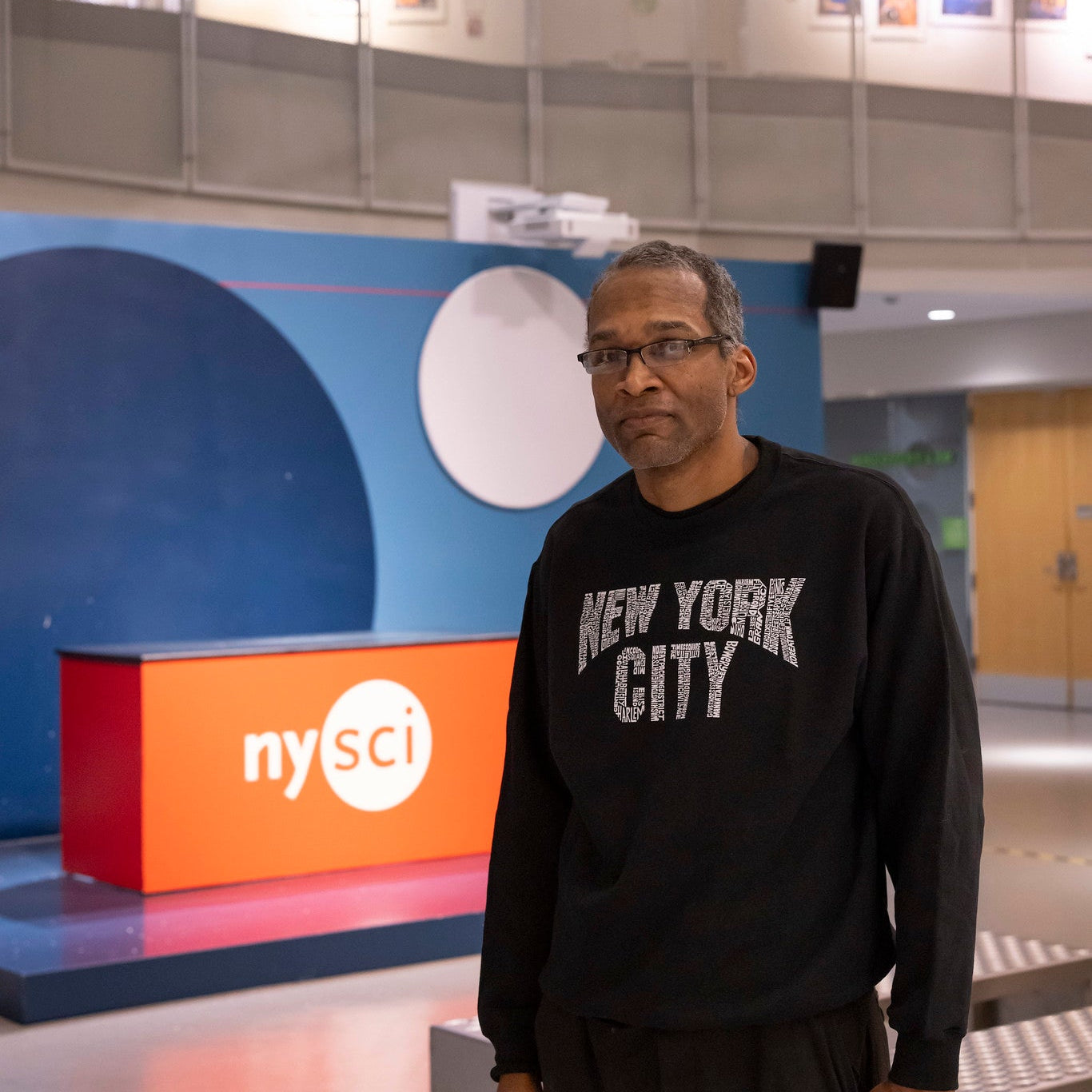 Queens 文字艺术运动衫