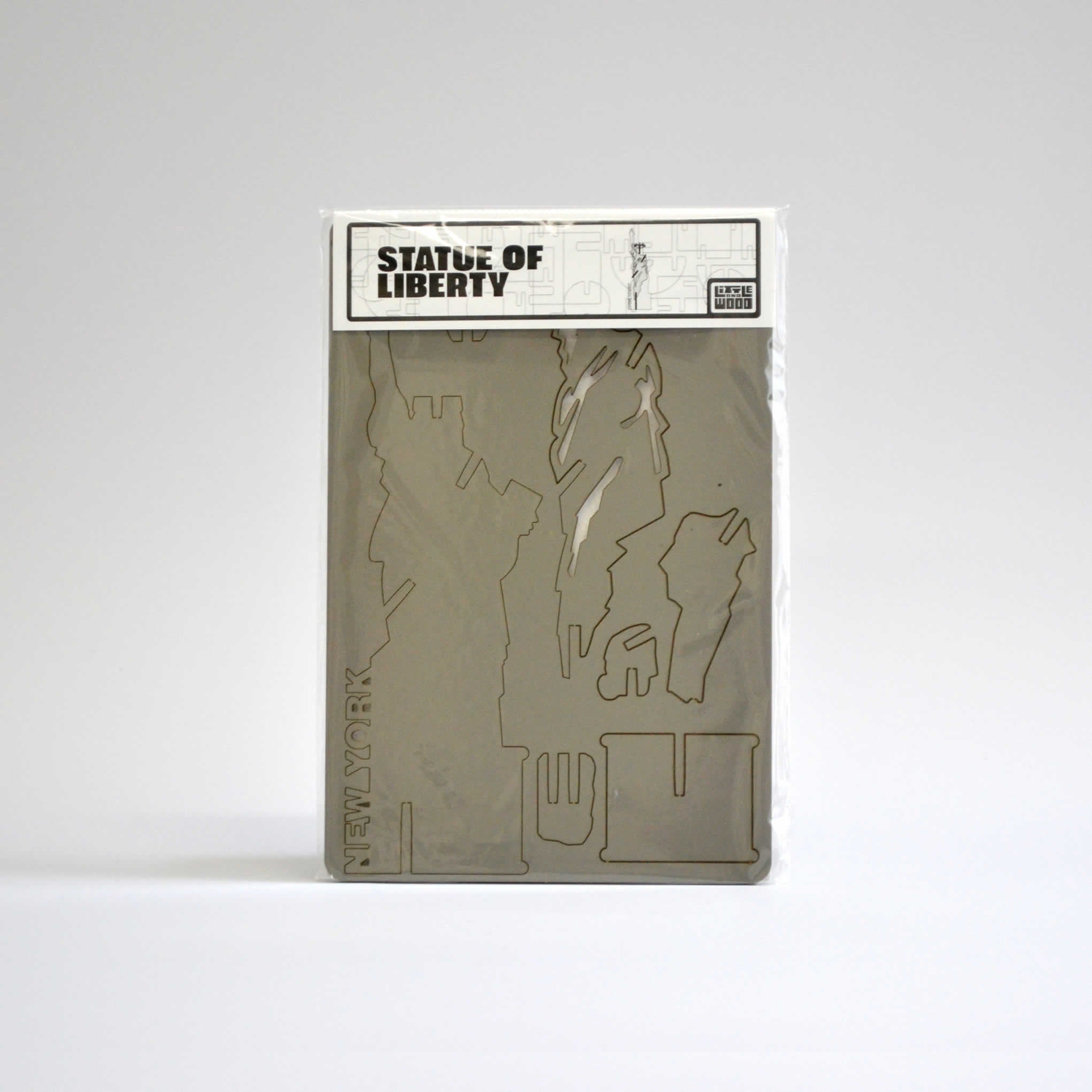 Package for the Statue of Liberty wooden puzzle toy in celephane